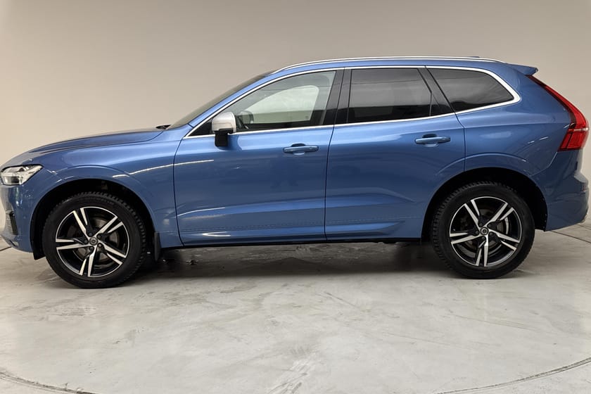 Bild 2 av Volvo XC60 D5 AWD 235hk R-Design B&W 4C Värmare GPS 360°