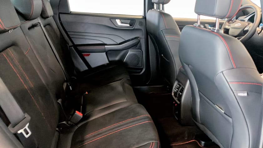 Bild 5 av Ford Kuga Plug-In Hybrid ST-LINE X 243hk PHEV / 360° / Drag / B&O