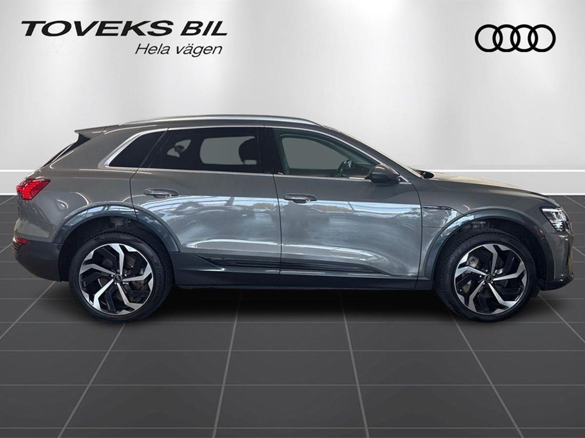Audi Audi Q8 55 e-tron quattro — bild 12