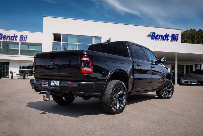 Bild 2 av RAM 1500 Crew Cab Limited Night 5.7 V8 HEMI Flex Fuel 4x4/ Flaklock