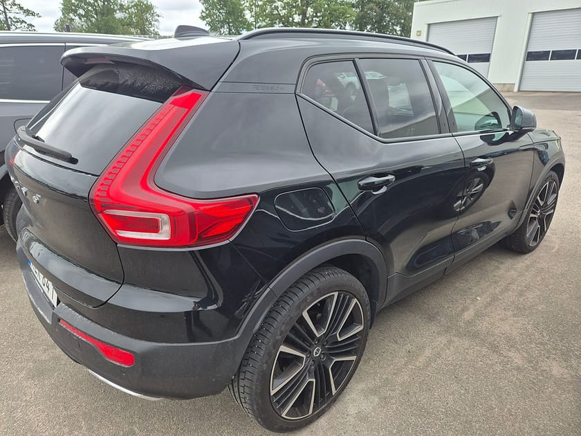 Bild 4 av Volvo XC40 D4 AWD 190HK 4x4 R-Design Panorama Läder