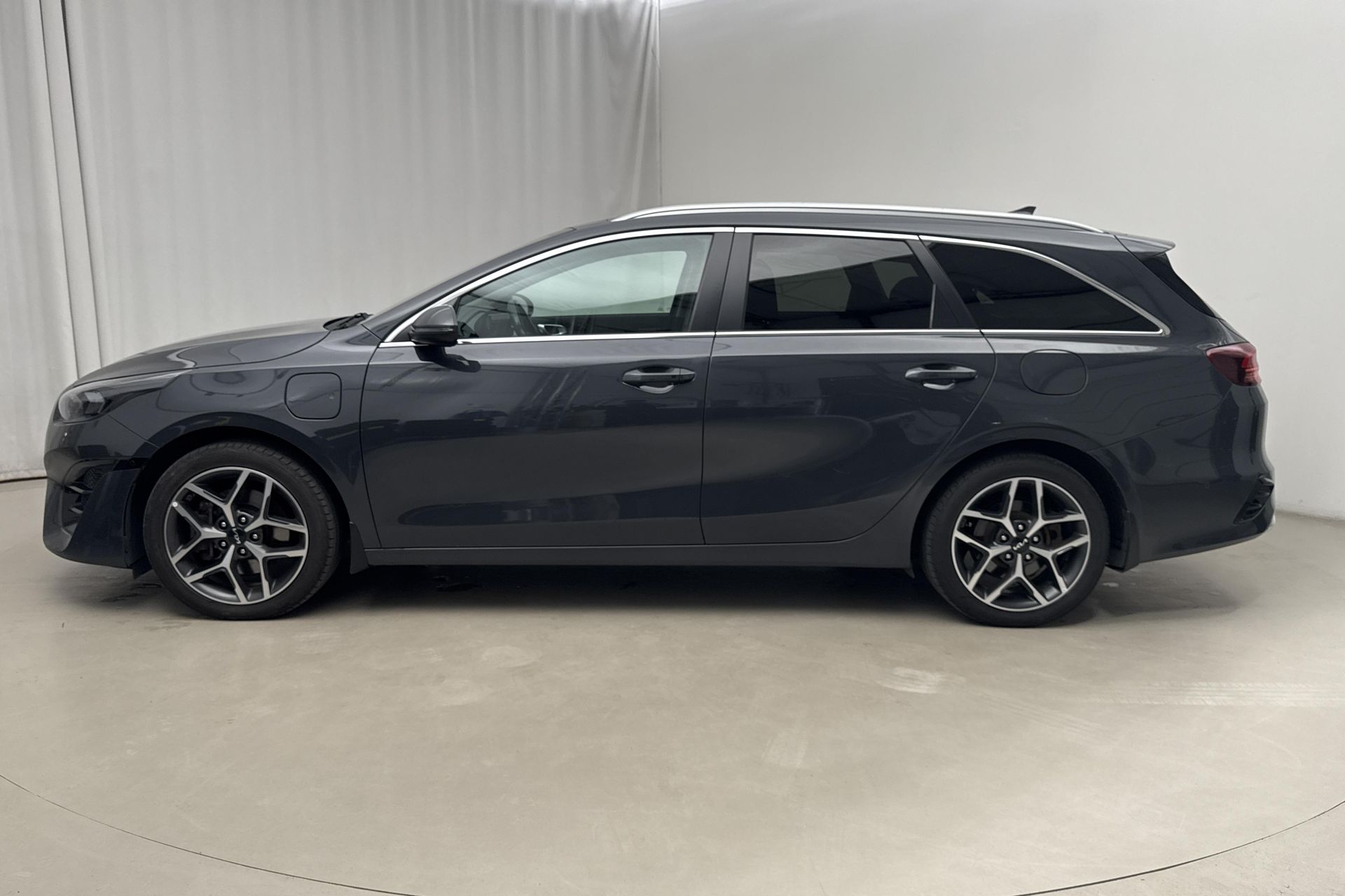 Kia Ceed Sportswagon Plug-in Hybrid 2022, photo 2/10