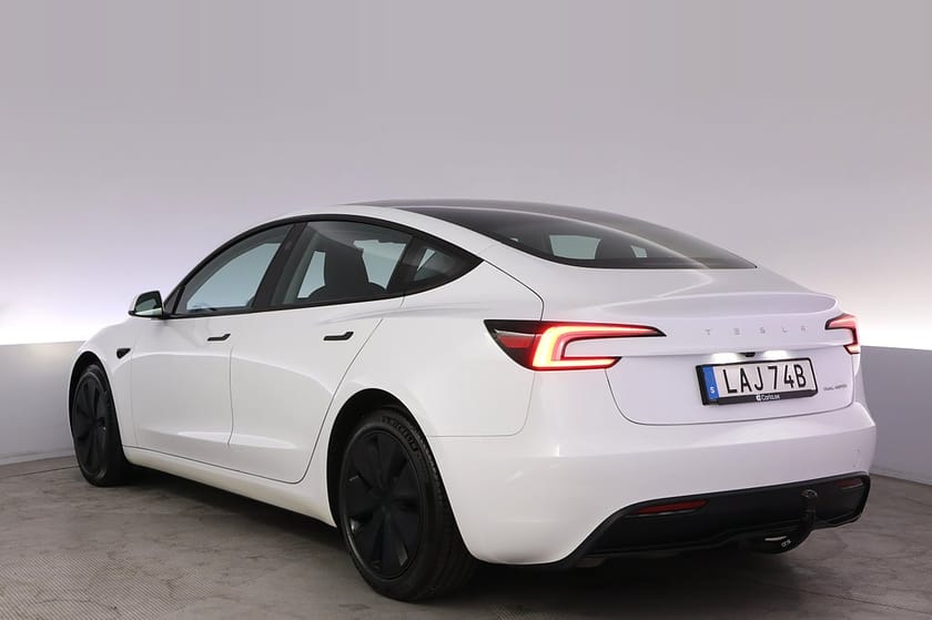 Bild 4 av Tesla Model 3 Long Range AWD Highland Autopilot Pano Drag