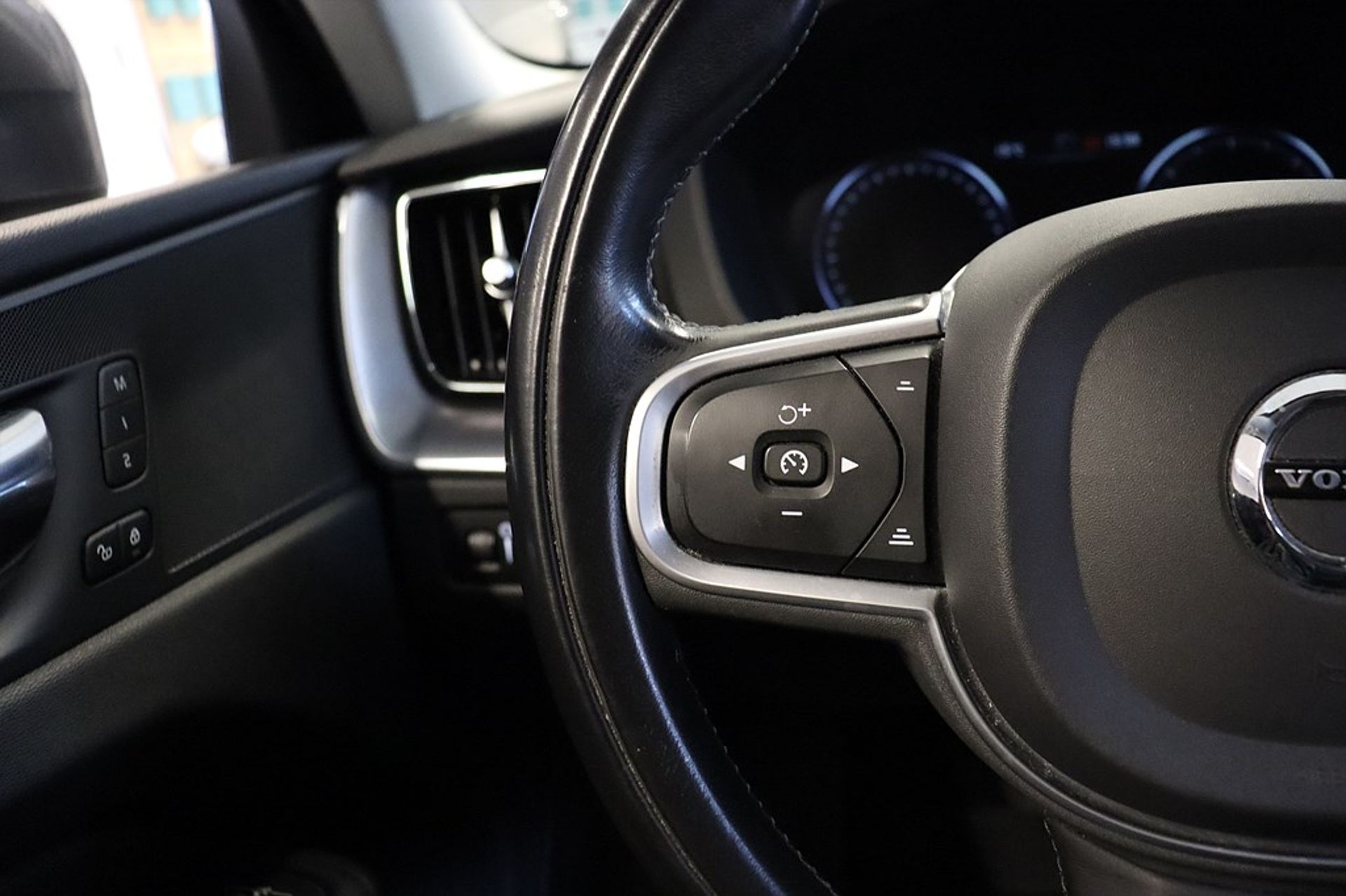Volvo XC60 2020, bild 7/10