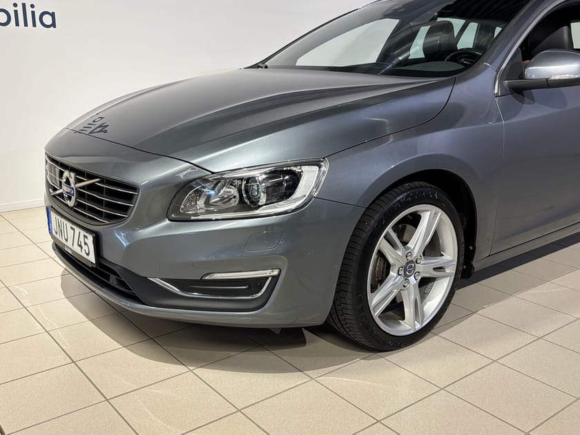 Bild 2 av Volvo V60 D4 AWD Classic Summum | Värmare | Dragkrok |