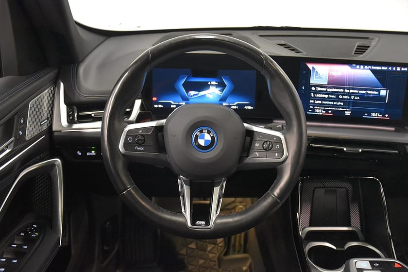 Bild 2 av BMW iX1 xDrive30 M-Sport Innovation Drag Pano H/K HUD 306hk