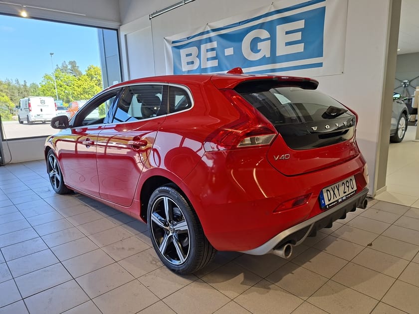 Bild 3 av Volvo V40 D2 R-Design 120HK Ny Kamrem P-Värmare Navi