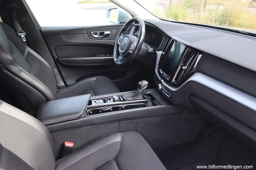Bild 4 av Volvo XC60 D4 AWD 190hk Momentum SE Drag Svensksåld