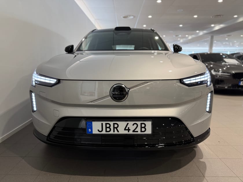 Bild 2 av Volvo EX90 Twin Motor Plus 7-sätes / 360 kamera / Backkamera / 10 000kr tillbehör /