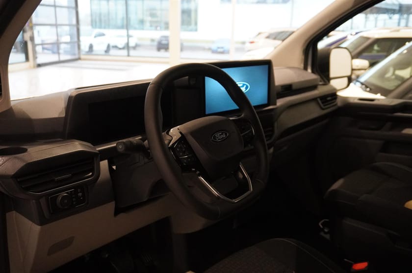 Bild 2 av Ford Transit Custom 320 Kombi M1 Trend 320l LWB 2.0l Ecoblue 170hk 8AT FWD Diesel