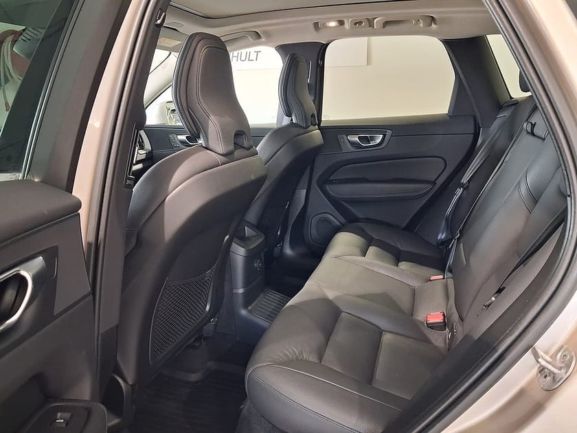 Bild 4 av Volvo XC60 T6 Recharge Core Bright plug in AWD 350HK 4x4 Panorama