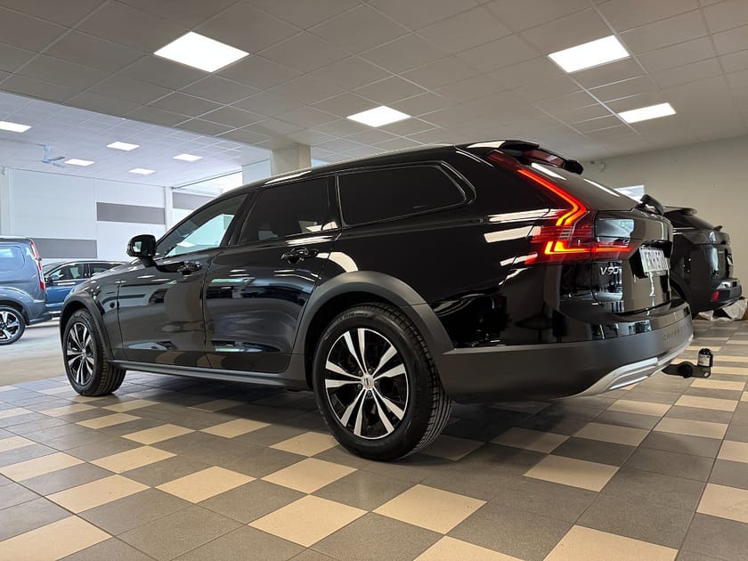 Bild 5 av Volvo V90 Cross Country B4 AWD Geartronic H/K B-kamera Navi CarPlay Drag 197 Hk