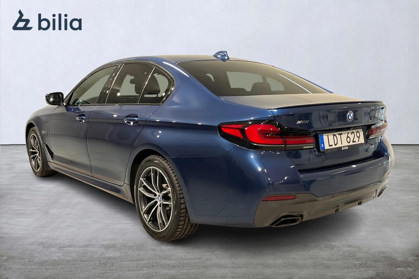 Bild 2 av BMW 530e xDrive Sedan M Sport / Drag / Rattvärme / Adaptiv / Backkamera
