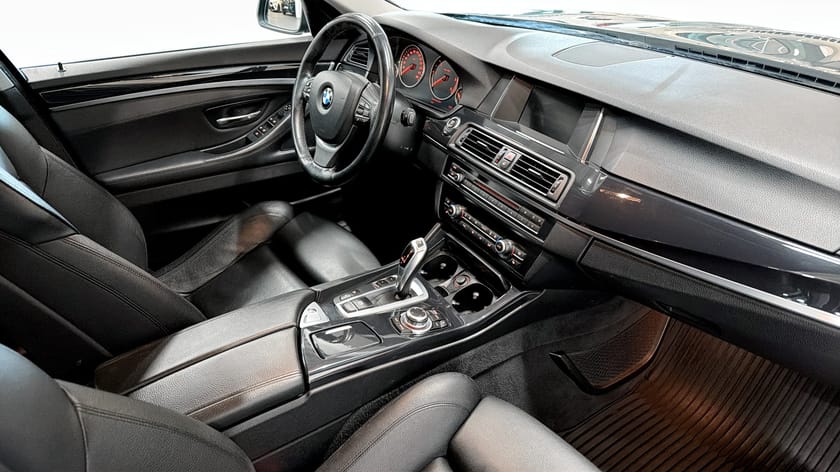Bild 3 av BMW 520d xDrive Touring Läder PDC Rattvärme