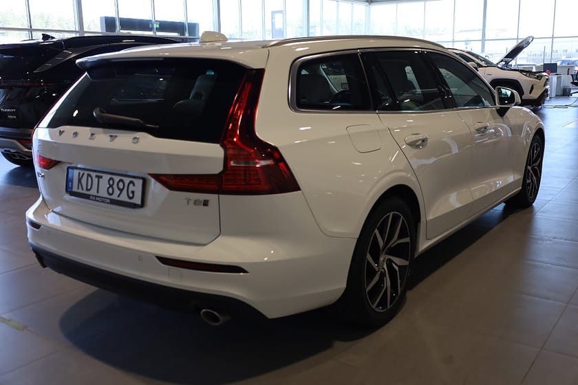 Bild 4 av Volvo V60 T8 Twin Engine 392hk AWD Momentum Advanced | Skinn |