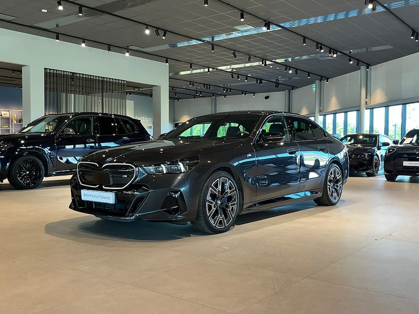 Bild 1 av BMW i5 M60 xDrive Sedan M Sport Pro DA Pro B&W 601hk 4,95%