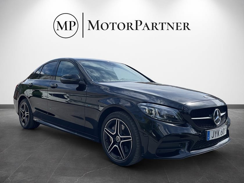 Bild 1 av Mercedes-Benz C 300 e 4MATIC 9G AMG Cockpit Drag Värmare Navi Moms