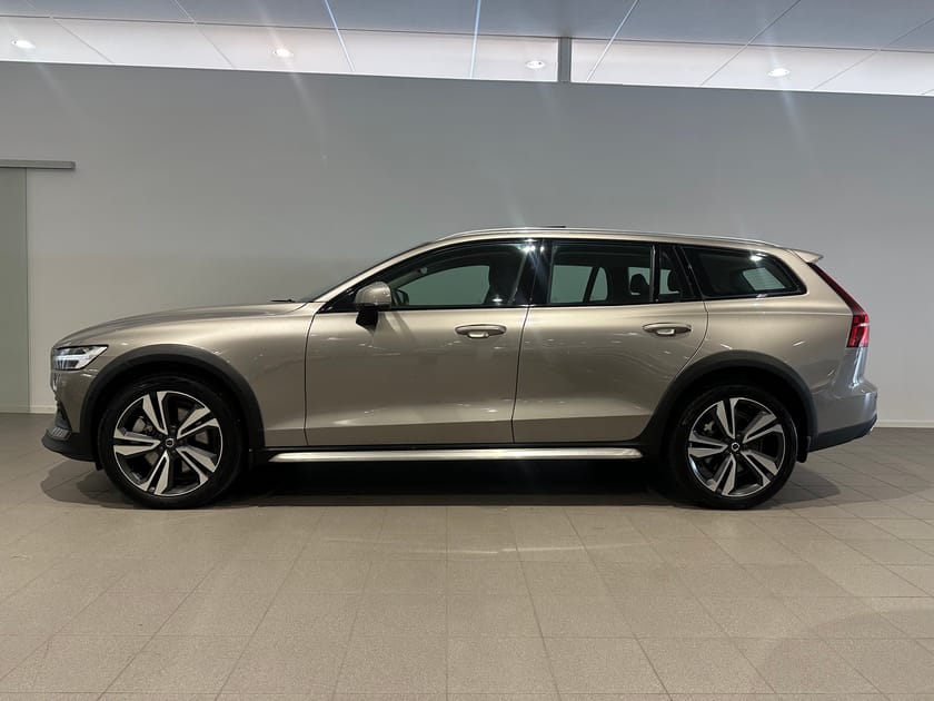 Bild 3 av Volvo V60 Cross Country B4 AWD D Adv NaviP Edt / Panoramatak / Backkamera /