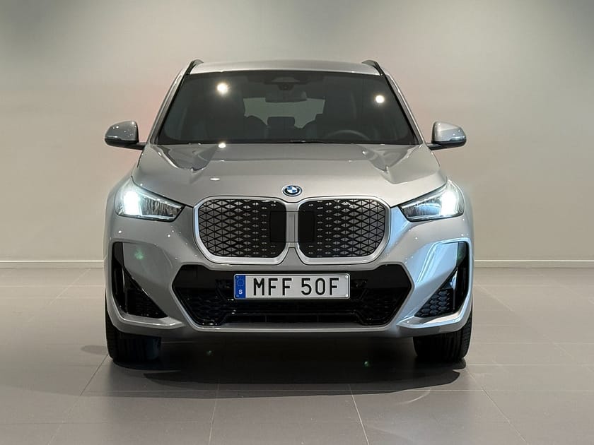 Bild 2 av BMW iX1 xDrive30 M Sport Active Edition Drag Tonade rutor 20"