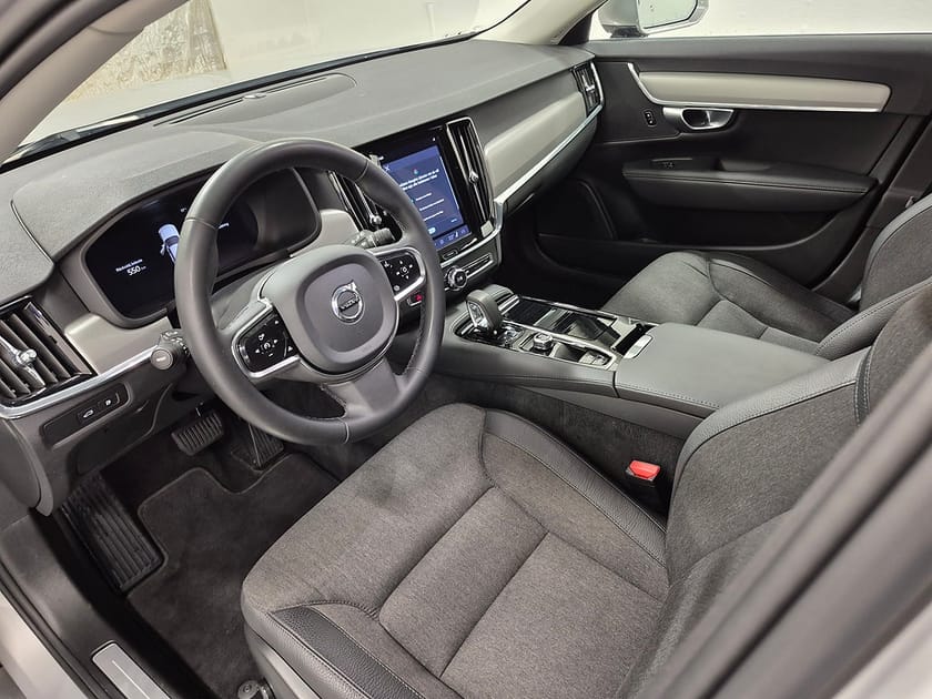 Bild 2 av Volvo V90 T6 Recharge Core Bright plug in AWD 350HK 4x4