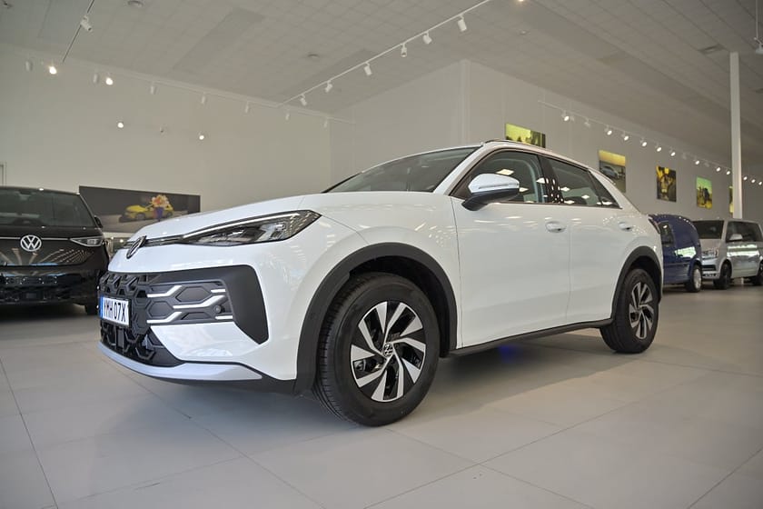Bild 1 av Volkswagen T-Roc 1.5 eTSI 150 hk *SEMESTERBIL*