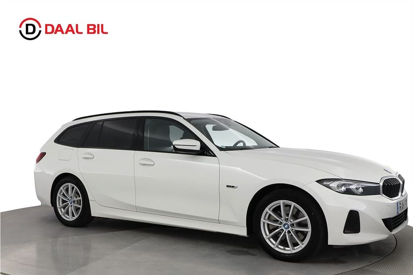 Bild 4 av BMW 330e xDrive Touring 292HK DRAG HI-FI P-VÄRM NAVI 3-ZON