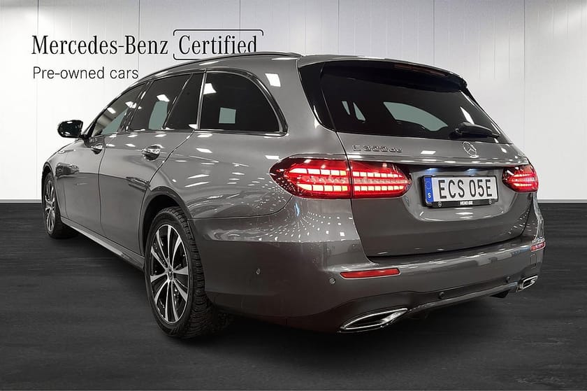 Bild 4 av Mercedes-Benz E 300 T de 4MATIC AMG Panorama Burmeister 360° Drag