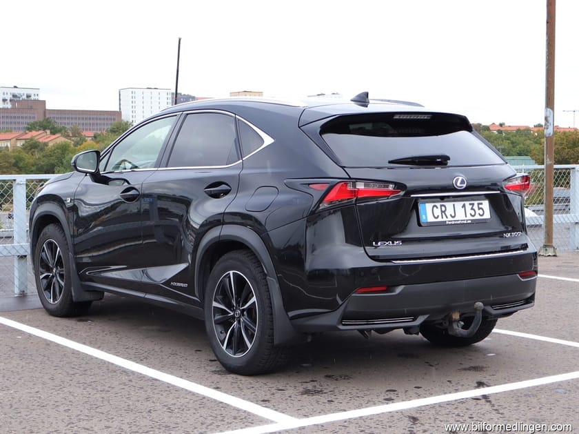 Bild 3 av Lexus NX 300h AWD 2.5 16V 197hk F sport Drag Kamera