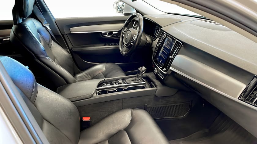 Bild 3 av Volvo V90 D4 INSCRIPTION BLIS B-KAM DRAG NAVI VÄRMARE