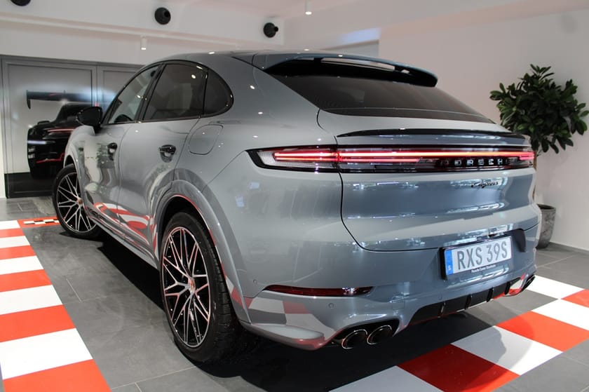 Bild 2 av Porsche Cayenne E-Hybrid Coupé BLACK EDITI