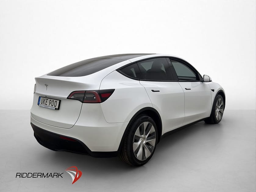 Bild 5 av Tesla Model Y Standard Range RWD Ljus interiör MOMS Svensksåld