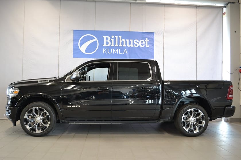 Bild 2 av RAM 1500 Crew Cab Longhorn 5.7 V8 HEMI 4x4  Pano Luftfj Rambox