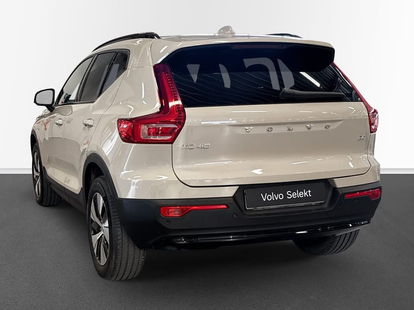 Bild 2 av Volvo XC40 B4 FWD Bensin Plus Dark