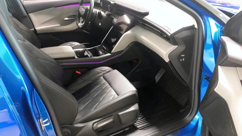 Bild 3 av Ford Explorer EV Extended Range RWD PREMIUM LONG 286HK Förarass-paket