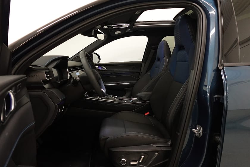 Bild 4 av Lynk & Co 01 PHEV DCT Dragkrok Panorama Adap-F Ambient 360° Infinity