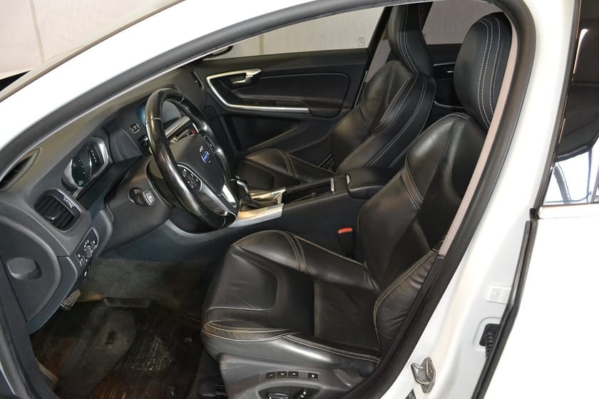 Bild 4 av Volvo V60 D6 Plug-in Hybrid 283hk Summum AWD Aut Drag Navi