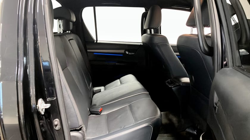Bild 5 av Toyota Hilux Dubbelhytt 2.8 4WD INVINCIBLE DRAG NAVI H/L VÄXEL