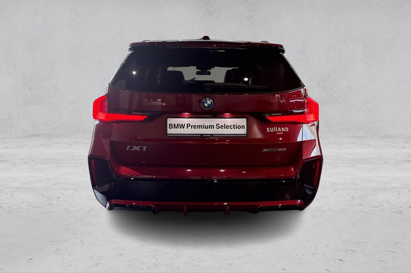 Bilde 4 av BMW iX1 xDrive30 Fully Charged M-SPORT PANO 19" SORT GRILL