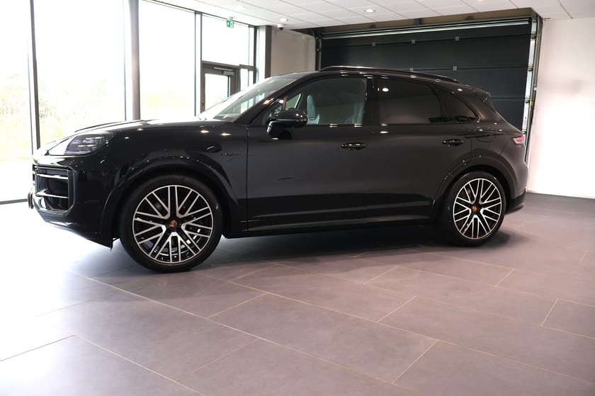 Bild 4 av Porsche Cayenne E-Hybrid Black Edition / 1,95% ränta