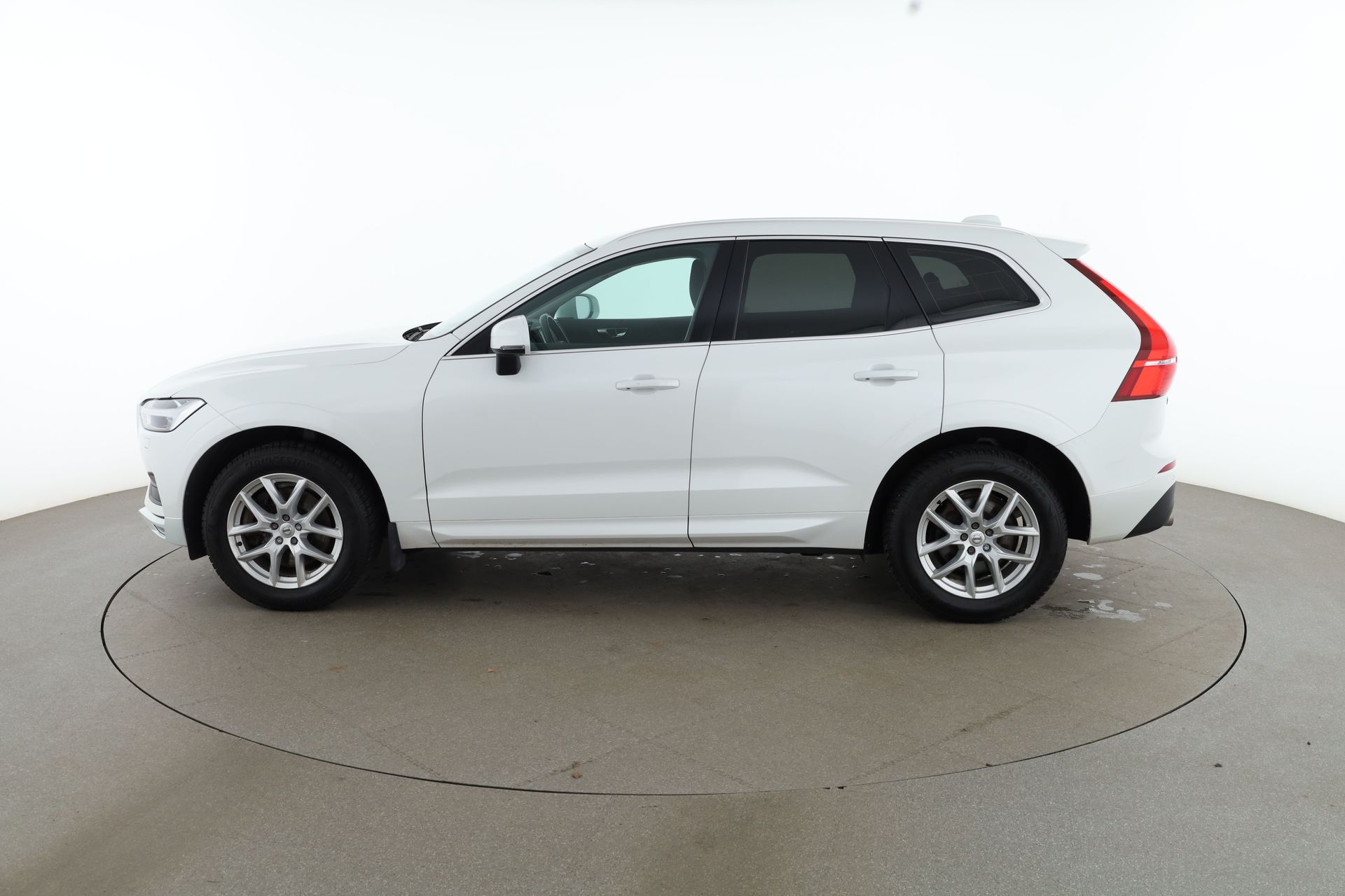 Volvo XC60 2019, photo 2/10