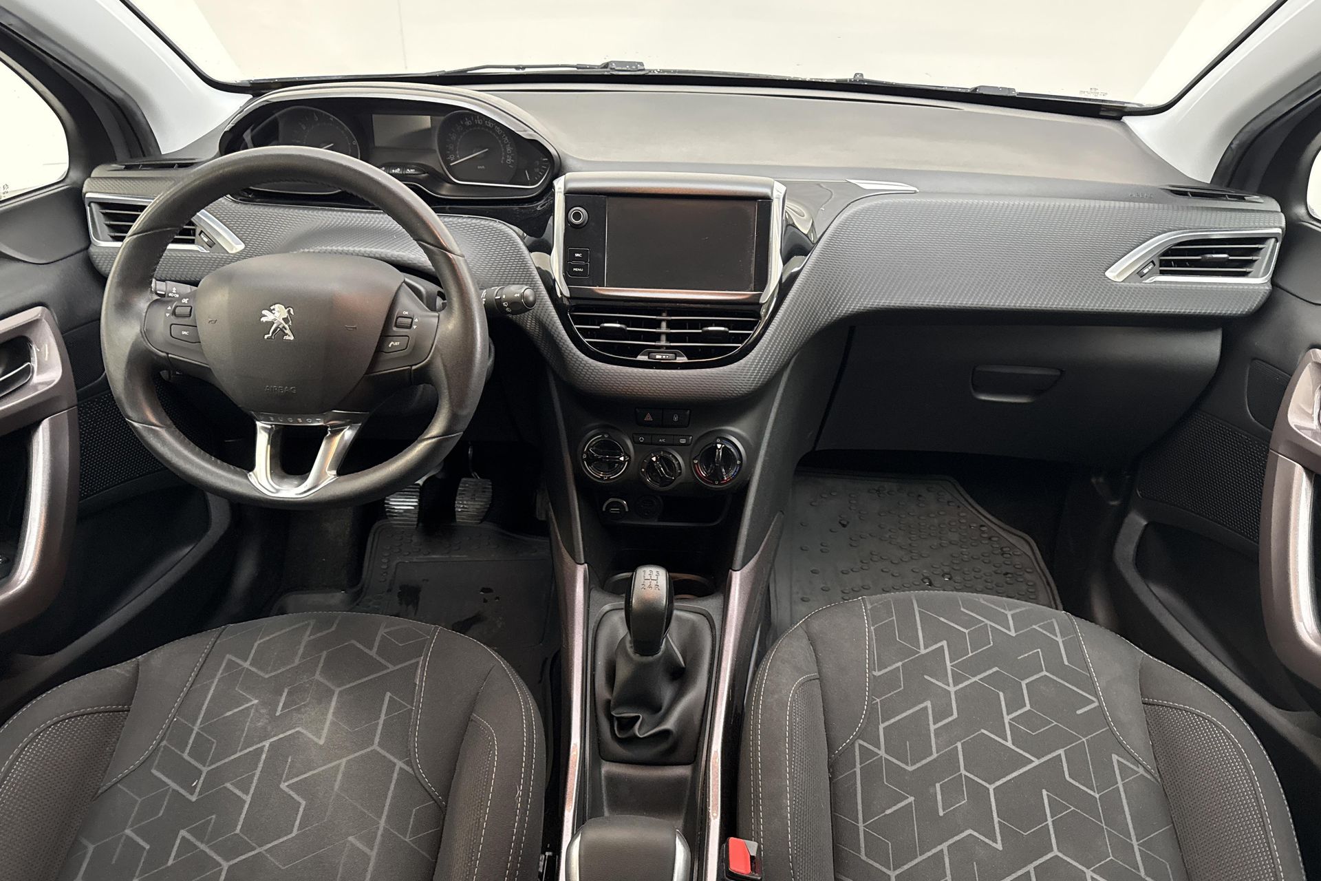 Peugeot 2008 1.2 VTi 2015, bild 7/10