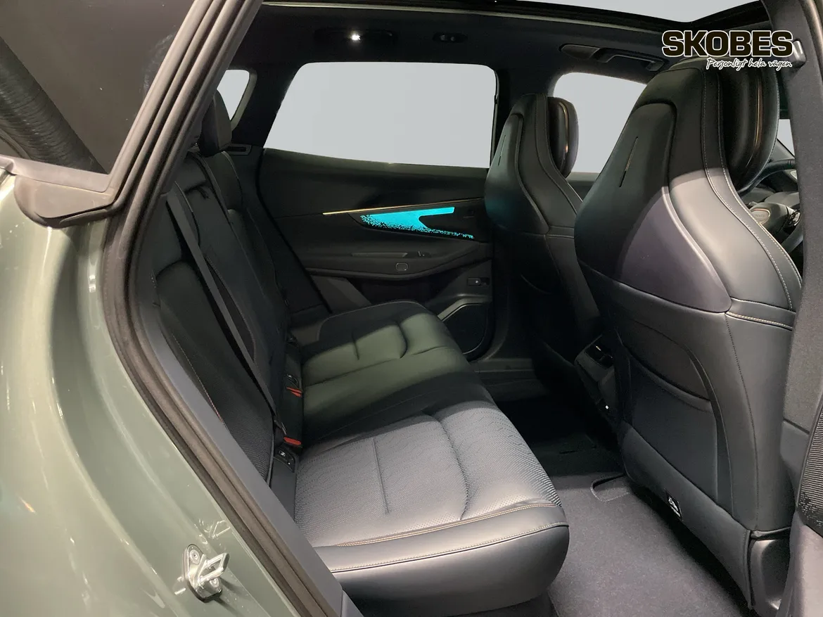 Lynk & Co 08 PHEV