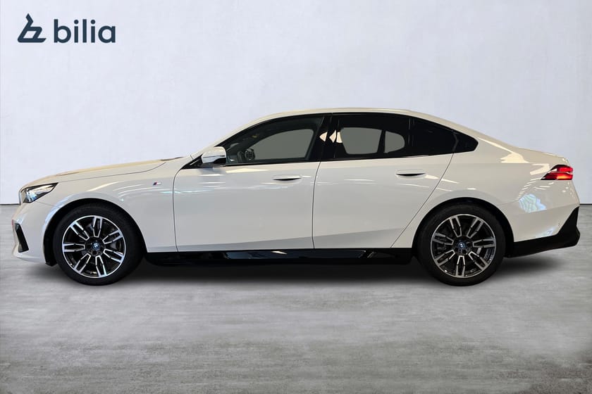 Bild 3 av BMW i5 xDrive40 Sedan M Sport / H/K / Drag / Backkamera / Adaptiva LED