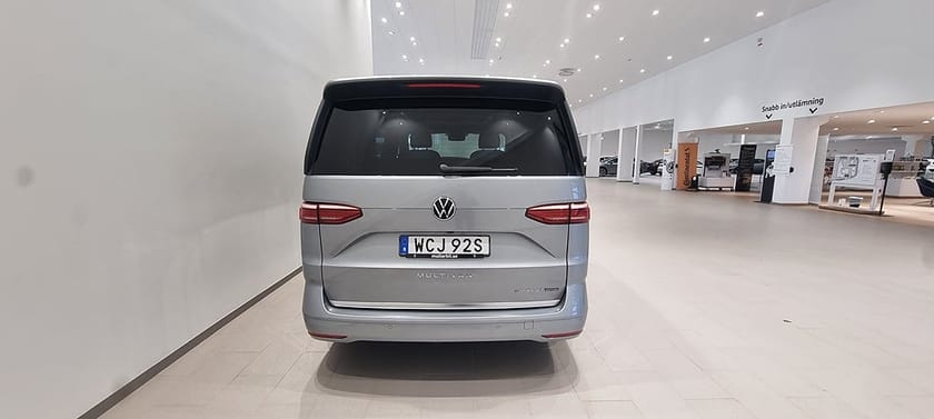 Bild 4 av Volkswagen Multivan eHybrid 4M T7 Style LWB 1.5 e-Hybrid 4-Motion "Säng"