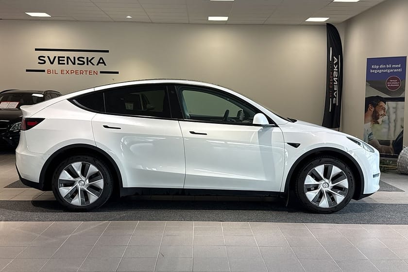 Bild 4 av Tesla Model Y Long Range AWD 514hk Autopilot 3 /Panorama/Drag/V-hjul