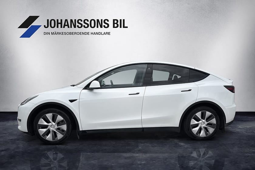 Bild 2 av Tesla Model Y Long Range AWD Dragkrok Autopilot Moms
