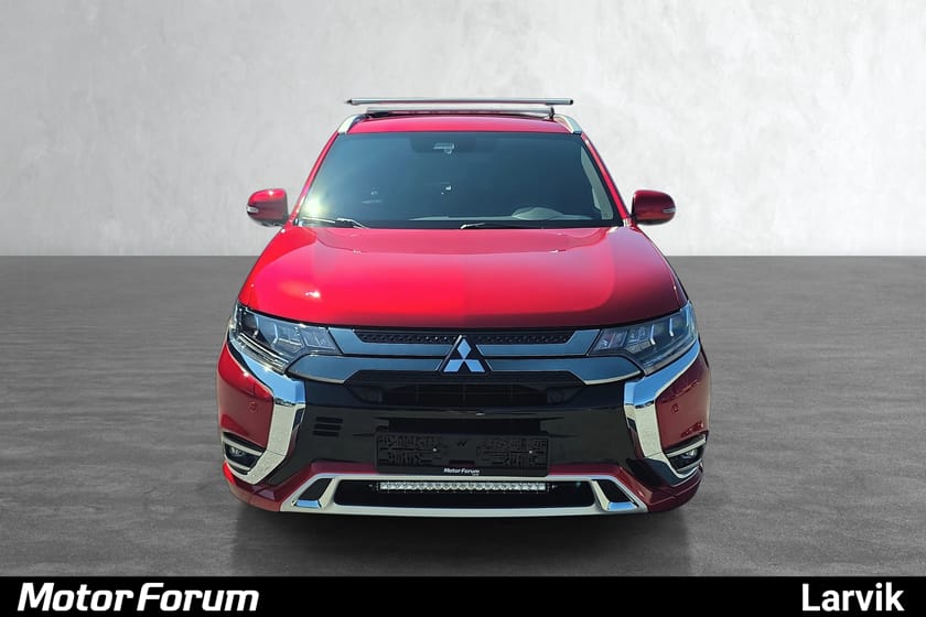 Bilde 2 av Mitsubishi Outlander PHEV 2,4 4WD Instyle+/360kamera/skinn/H.fest
