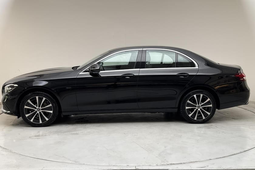 Bild 2 av Mercedes-Benz E 300 de 4MATIC Sedan 306hk Avantgarde SE Edition