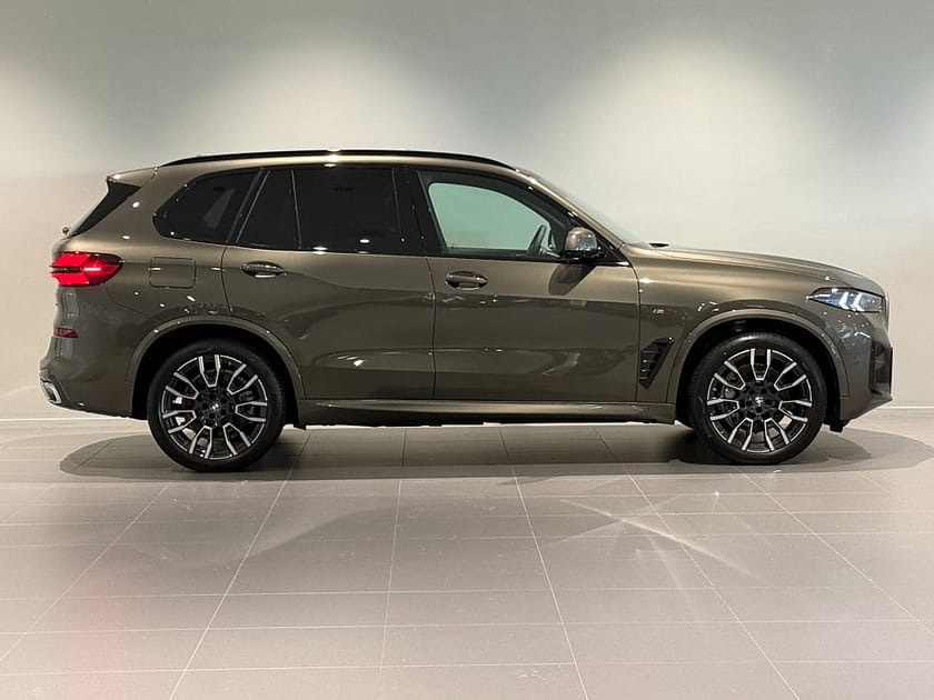 Bild 3 av BMW X5 xDrive50e M Sport Innovation Drag Adpt FartH H/K HuD