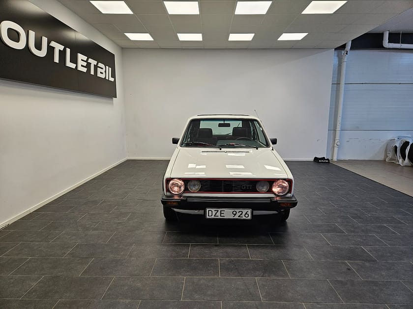 Bild 4 av Volkswagen Golf  GTI Special 1.8 112hk 3-dörrars Taklucka Renoverad